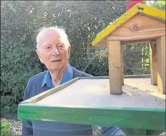  ?? ?? Ray Fewings with one of his bird tables