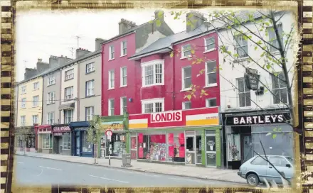  ?? (Pic: John O’Connell, courtesy of Pat Conroy) ?? A deserted view of Patrick St., Fermoy in the 1980s.