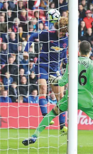  ?? AFP ?? Manchester United midfielder Marouane Fellaini (left) heads the ball into the net past Middlesbro­ugh’s goalkeeper Víctor Valdes during their Premier League match yesterday.