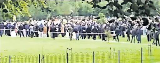  ??  ?? ●●Hundreds’ of people gathered at Denehurst Cemetery for the funeral