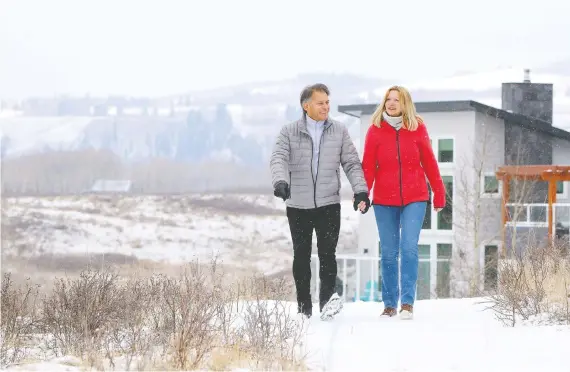  ?? CHRISTINA RYAN ?? Cottageclu­b Ghost Lake residents Jack and Astrid Vanderlee wanted to downsize at a water location close to Calgary for a lifestyle “where work and leisure go hand in hand.”