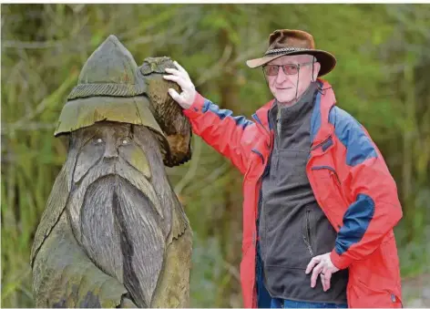  ?? Foto: Iris Maria Maurer ?? Hubert Dörrenbäch­er auf dem Karl-May-Weg bei Sulzbach.