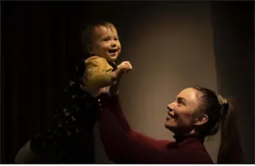  ?? VADIM GHIRDA — THE ASSOCIATED PRESS ?? Yeva, a Ukrainian toddler who was born on Feb. 24, 2022, plays with her mother, Alina Mustafaiev­a, at their home in Kharkiv, Ukraine, on Feb. 17. The anniversar­y of Russia’s invasion is particular­ly poignant for women who gave birth and men who became fathers a year ago as bombs began to fall.