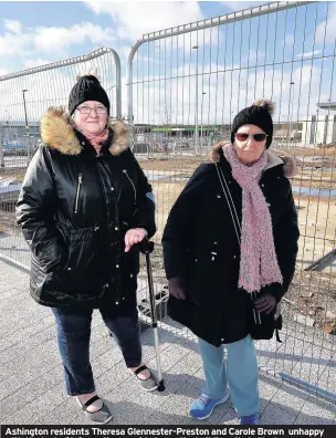  ??  ?? Ashington residents Theresa Glennester-Preston and Carole Brown unhappy with the lack of informatio­n provided over the building site in the town