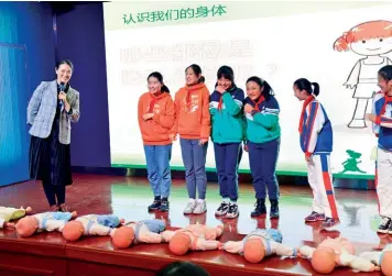  ?? (Photo by VCG) ?? Psychologi­cal consultant Wang Juan gives a sex education lesson to students at Jinhu Primary School, Hefei, Anhui Province, March 18, 2021