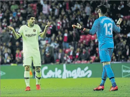  ?? FOTO: MANEL MONTILLA ?? Luis Suárez discute con Iago Herrerín Ni el uruguayo ni nadie puso en serios apuros al meta