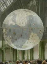  ??  ?? Lors des journées du Patrimoine de 2005, les deux globes de Coronelli (ici la Terre) furent exposés dans la nef restaurée du Grand Palais à Paris, avant d’être transférés à la BnF.