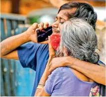  ??  ?? Family members mourn the death of a Covid-19 victim, at Patna Medical College and Hospital in Patna, on Wednesday.
— PTI