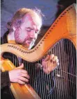  ?? ARCHIVFOTO: KG ?? Thomas Loefke spielt am Montag beim Benefizkon­zert in Nellingen die keltische Harfe.