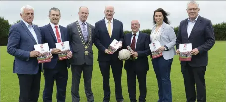  ??  ?? Jim Mullery, facilitato­r , Des Halpenny, Louth GAA , Mayor Pio Smith, John Horan President Elect GAA , Tomas O hEochaidh Chairman , Cllr Emma Coffey and Fergus O Dowd TD at the Oliver Plunkets GFC club developmen­t launch