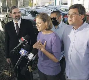  ?? Al Seib Los Angeles Times ?? ATTORNEY Robert Frommer, left, is representi­ng clients Jennifer Snitko, Joseph Ruiz, Paul Snitko and other box holders in a class-action suit demanding the return of their belongings.