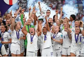  ?? ?? Above, England’s footballer­s lift the European Championsh­ips trophy after victory on Sunday. Left, England rugby captain Sarah Hunter