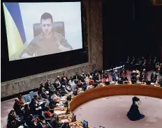  ?? AP ?? “ALTO A LA AGRESIÓN RUSA“. En su aparición ante el máximo organismo de la ONU, Zelenskyy comparó las tropas rusas con el grupo terrorista Estado Islámico.