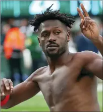  ?? ANDREW MILLS — NJ ADVANCE MEDIA VIA AP ?? Tampa Bay Buccaneers wide receiver Antonio Brown (81) gestures to the crowd as he leaves the field while his team’s offense is on the field against the New York Jets during the game Sunday, in East Rutherford, N.J. Brown left the game and did not return.