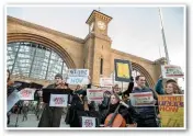  ?? ALAMY ?? Protesters gather outside London King’s Cross on January 2 in reaction to the annual fares rise.
