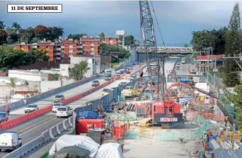  ??  ?? Luego del socavón en el Paso Exprés, la SCT consideró que la solución definitiva es la edificació­n de un puente; sin embargo, Héctor Castañeda Molina, director del centro SCT Morelos, informó que la obra se retrasaría.