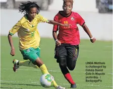  ?? ?? LINDA Motlhalo is challenged by Cidalia Daniel Cuta in Maputo yesterday. | Backpagepi­x