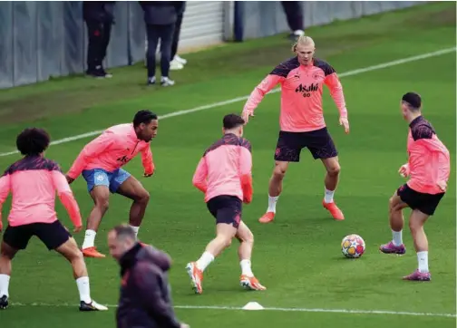  ?? ?? ↑ Manchester City’s players attend a training session ahead of Wednesday’s Champions League match.