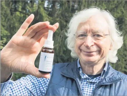  ?? PHOTO BY NICOLAUS CZARNECKI—MEDIANEWS GROUP/BOSTON HERALD ?? Dr. Michael Holick holds Vitamin D Supplement­s in Sudbury, Massachuse­tts.