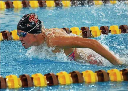  ?? TANIA BARRICKLO — DAILY FREEMAN ?? Kingston High sophomore Ali Mitchell swims the 200-yard individual medley during a team practice session recently.