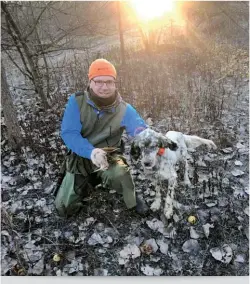  ?? ?? In foto Paolo che condivide con l’amico Mauro Alberti, che ha inviato l’immagine, la passione per la caccia alla regina del bosco