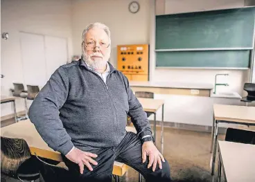  ?? FOTO: ANDREAS ENDERMANN ?? Der Mönchengla­dbacher Wilfried Hensges wird im Mai 68 Jahre alt und geht nicht davon aus, dass er dann aufhören wird. Denn es mangelt an Lehrern für seine Fächer Mathe, Physik und Informatik.
