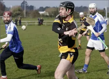  ??  ?? Ballygarre­tt midfielder Colm Kennelly takes aim towards the Eire Og (Greystones) posts.