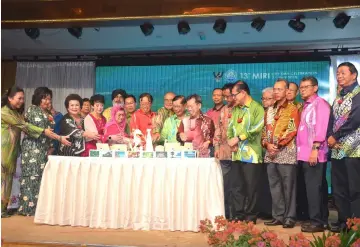  ??  ?? Abang Johari (front row, sixth left) and wife (on his right) together with (from seventh left front row) Yii, Dr Chan and Dr Sim cut the 13th Miri City anniversar­y cake while Abdul Karim (fifth right), Lee (fourth right), Penguang (on Lee’s left) and...