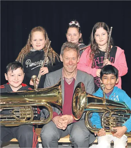  ?? Picture: Gareth Jennings. ?? John Wallace, centre, with St Andrews Primary School pupils, is returning to his roots for the East Neuk Festival.