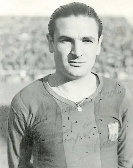  ?? // FCB ?? Josep Valle con la camiseta del Barça. Jugó 96 partidos oficiales y anotó 33 goles entre 1940 y 1949. Ganó siete títulos, entre ellos tres Ligas y una Copa