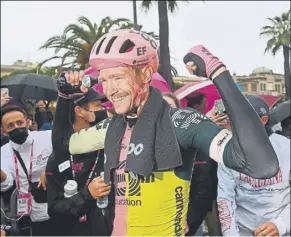  ?? Foto: EF EDUCATION ?? El danés Magnus Cort Nielsen celebra la victoria tras la etapa de ayer