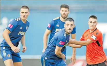  ?? ?? ARIJAN ADEMI zajedno s Lauritseno­m i Petkovićem protiv Šibenika, svog bivšeg kluba, lovi pobjedu kojom bi Dinamo postao prvak