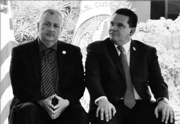  ?? LOANED PHOTO ?? GERARDO SANCHEZ (LEFT), THE MAYOR OF SAN LUIS, ARIZ., and San Luis Rio Colorado Mayor Enrique Reina will be honored by the U.S.-Mexico Chamber of Commerce.