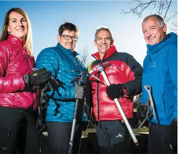  ?? PHOTO D’ARCHIVES AGENCE QMI ?? Serge Dessureaul­t, troisième à partir de la gauche, Maurice Beauséjour, à droite, et Nathalie Fortin, à gauche, affrontero­nt le redoutable K2.