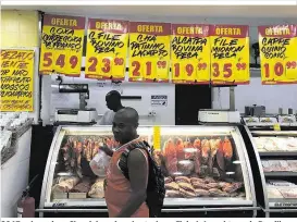  ??  ?? 2017 gab es einen Skandal rund um bestochene Fleisch-Inspektore­n in Brasilien