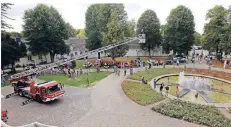  ?? FOTO: UWE MISERIUS ?? Spiele und Musik gab es beim Museumsfes­t. Den Panoramabl­ick aus 20 Meter Höhe wollten besonders viele Besucher genießen.