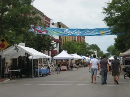  ?? COURTESY MT. PLEASANT AREA CONVENTION & VISITORS BUREAU ?? Sidewalk sales will go on in downtown this weekend.