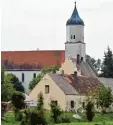  ?? Foto: Stefan Puchner, dpa ?? Mitglieder der „Zwölf Stämme“lebten im Gut Klosterzim­mern im Landkreis Do nau Ries.