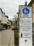 ?? Foto: m.he ?? Die Ludwig-Geromiller-Straße gehört zur Fußgängerz­one. Grüne, SPD und ÖDP kritisiere­n nun, dass die Stadtverwa­ltung trotzdem einen Parkplatz genehmigt hat.