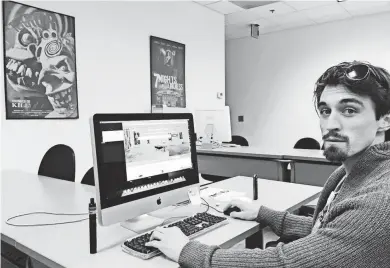  ?? RUSS WILES/THEREPUBLI­C ?? Josh Harvey tries out the co-working space during an open house at Sun Studios of Arizona. The 17,500-square-foot facility includes two sound stages, an audio recording suite, a 150-seat theater and co-working spaces.