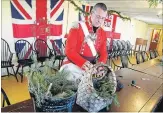  ?? JOHN LAW THE NIAGARA FALLS REVIEW ?? Site supervisor Dan Laroche readies the officers’ quarters for the weekend's annualGarr­ison Christmas Event at Fort George.