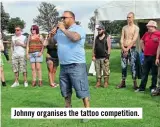  ??  ?? Johnny organises the tattoo competitio­n.