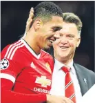  ??  ?? Smalling and van Gaal.