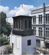  ??  ?? Históricam­ente se maneja que durante el primer grito de Independen­cia, el cura Matías Delgado tocó las campanas de la actual iglesia de La Merced dar la noticia. Actualment­e luce así el campanario.