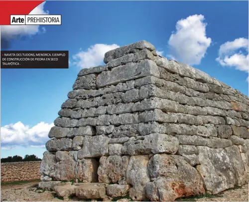  ??  ?? NAVETA DES TUDONS, MENORCA. EJEMPLO DE CONSTRUCCI­ÓN DE PIEDRA EN SECO TALAYÓTICA .