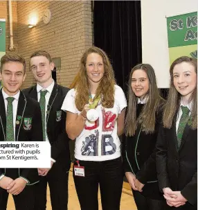  ??  ?? Inspiring Karen is pictured with pupils from St Kentigern’s.