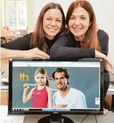  ?? Foto: Ulrich Wagner ?? Erfolgside­e: Gabi Windisch (links) wollte Tennisklei­dung für Kinder herstellen, die wirklich passt. Sie holte Nadine Lux dazu und gründete Sportkind. Heute wirbt Tom my Haas mit seiner Tochter Valentina für das Unternehme­n.