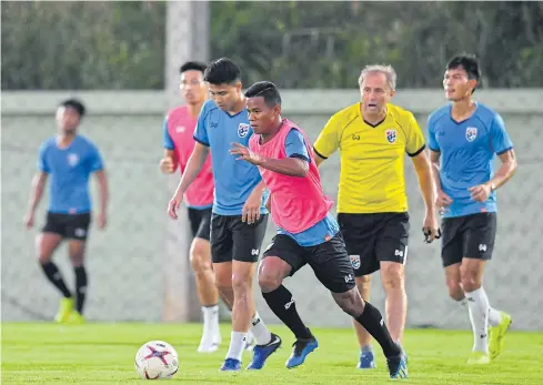  ??  ?? Thailand coach Milovan Rajevac, second right, and his players during a training session yesterday.