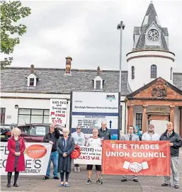  ?? Picture: Steve Brown. ?? Councillor­s and members of the public gathered outside the hospital for a public show of support to keep the unit open.