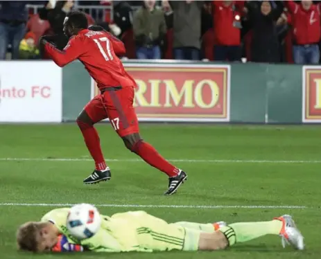  ?? STEVE RUSSELL/TORONTO STAR ?? Toronto FC’s Jozy Altidore celebrates after breaking a scoreless tie, beating New York City ’keeper Eirik Johansen in the 84th minute on Sunday night.